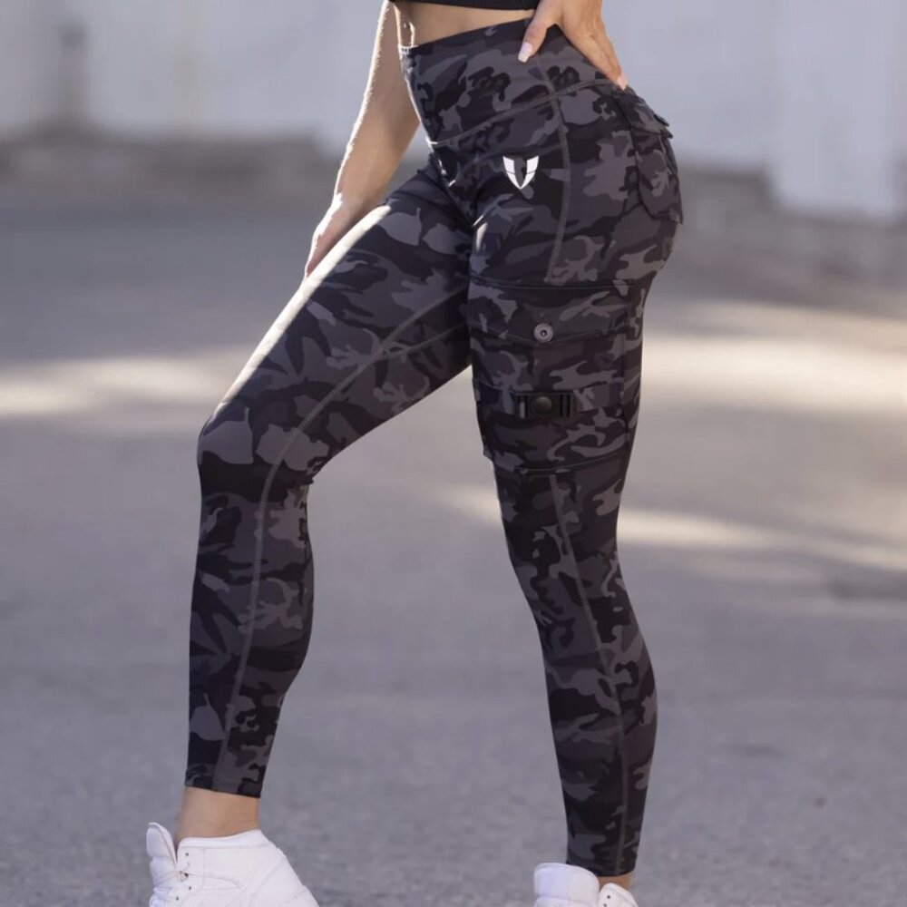 Cargo Fitness High-Waisted Pocket Leggings - Gray Camo | Large